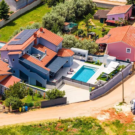 Vila 2382