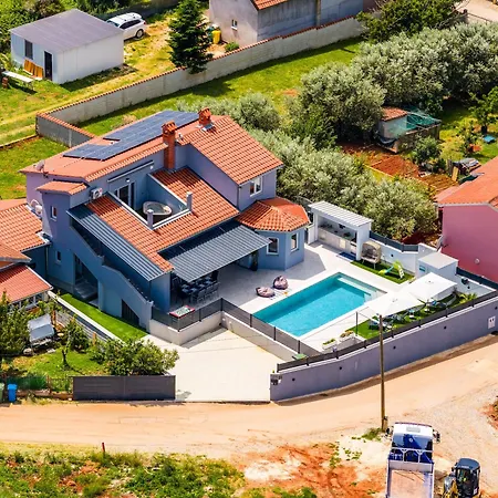 2382 Vila Loborika