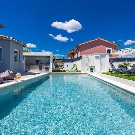 2382 Villa Loborika